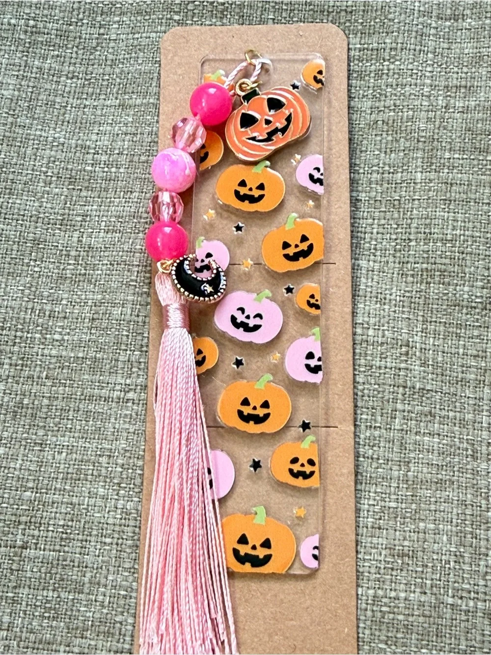 🎃 Acrylic bookmark “Pumpkins” design, beads and 2 Charms. NWOT (Size small )